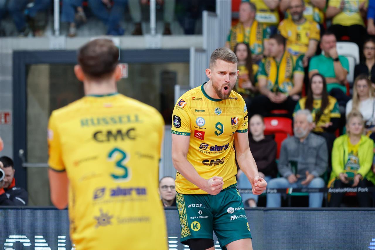 【男排欧冠】男排欧冠小组赛D组第一轮：扎维尔切3-1战胜热舒夫（32-34，25