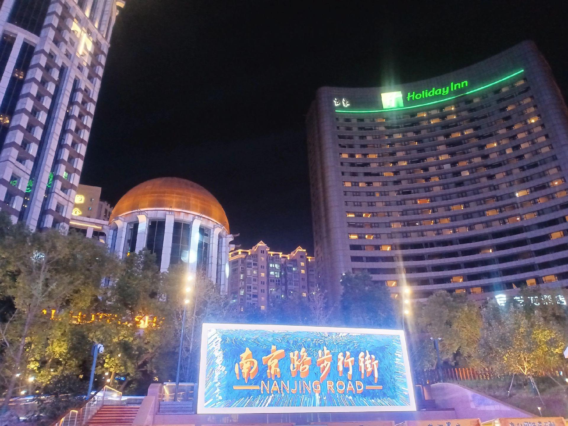 打卡上海 花花世界 上海南京路步行街，“中华第一街”，游客的购物天堂