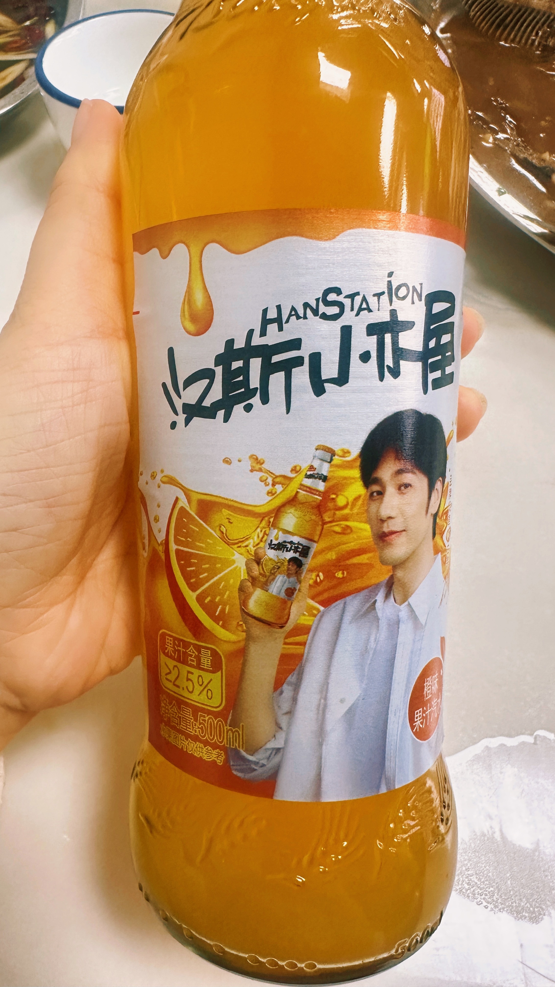 晚上去吃的农家乐油爆鱿鱼酱焖鲳鱼清炒扁豆韭菜虾仁肉水饺味道中规中矩润润点了个柠檬
