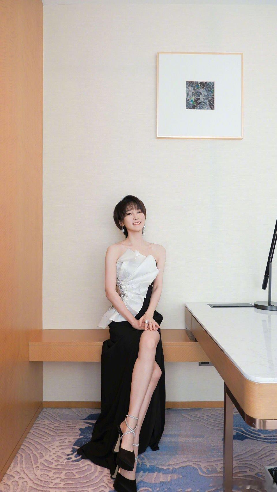 张慧雯谢楠改三次航班还偶遇行程一再变动，依旧能够偶然相逢，宿命感瞬间拉满，两人气