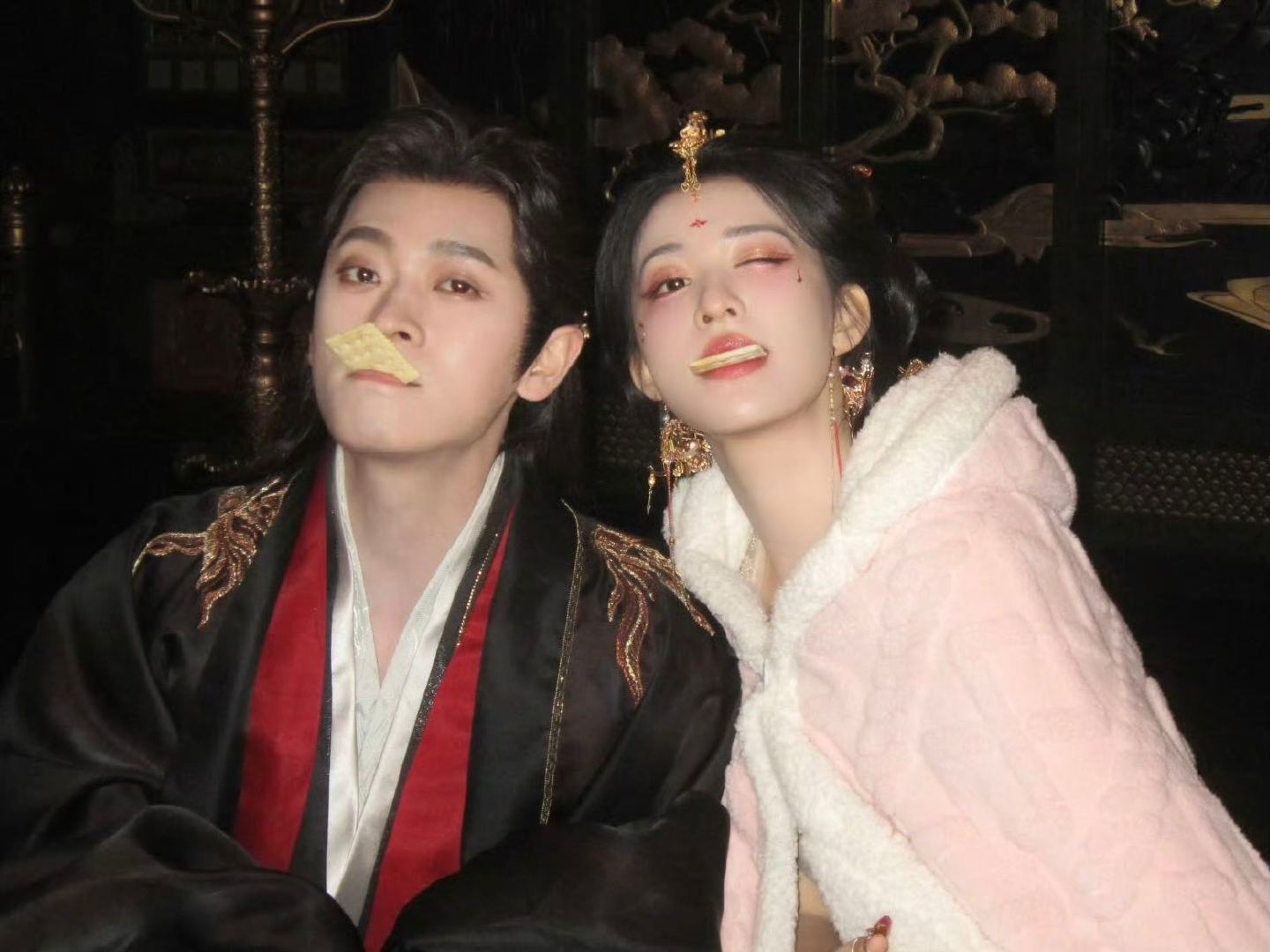 王楚然让丞磊给拖把道歉 网友说王楚然家的小狗拖把是只猪？丞磊调侃：没法辟谣，这是