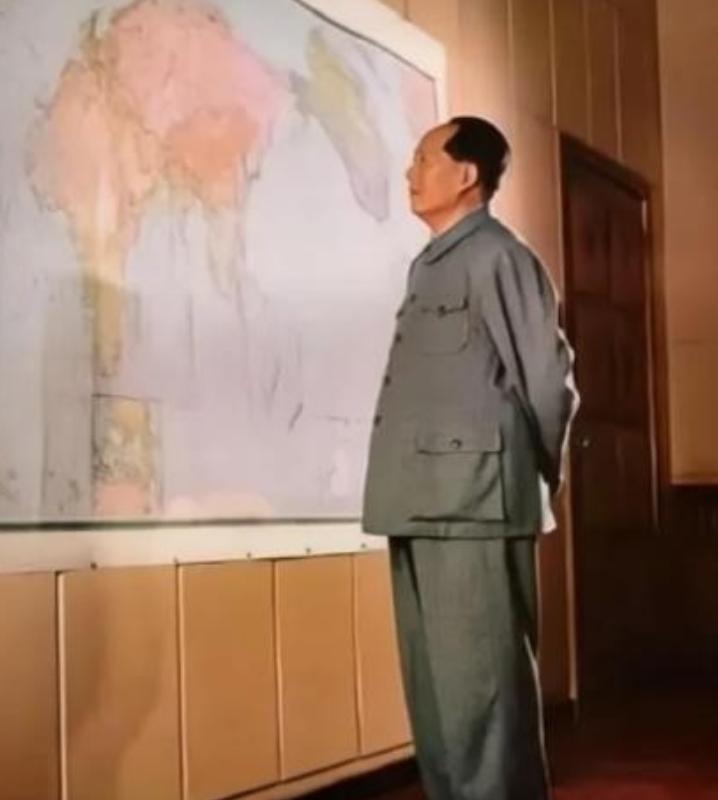 1951年，10万志愿军被美军包饺子，一向淡定自若的彭老总心急如焚连忙向毛主席求