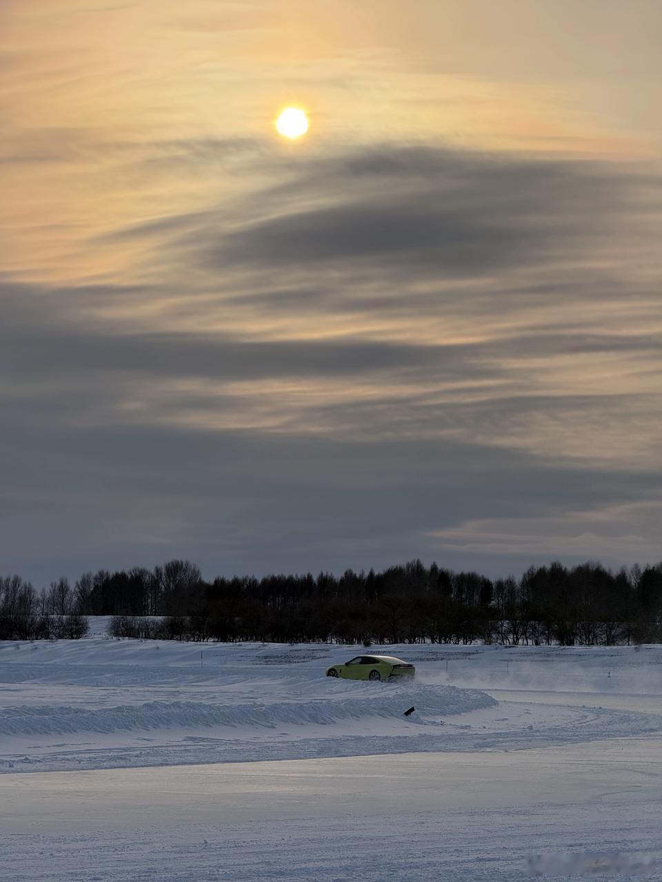 小鹏P7轻松驾驭冰雪测试肉眼可见，小鹏全新P7这个低温性能确实牛啊。无论，操控，