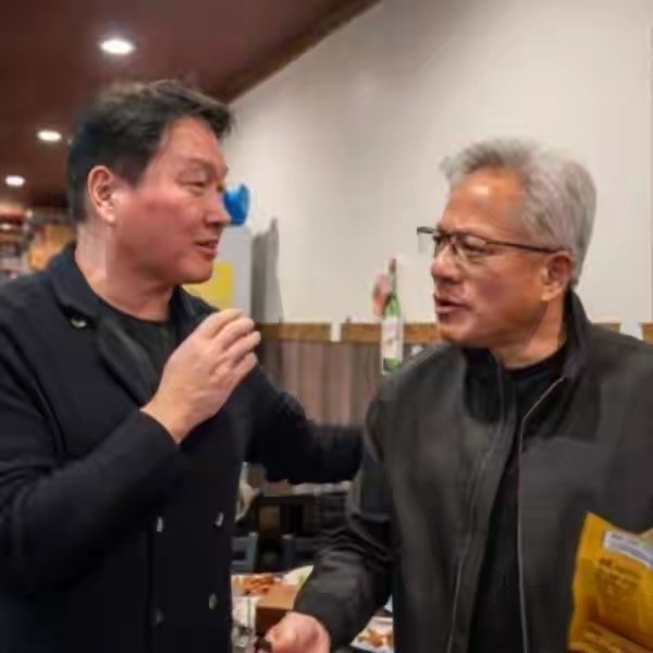 【SK崔泰源与英伟达、Meta等高层会谈 布局AI内存供应链】据韩媒报道，SK集