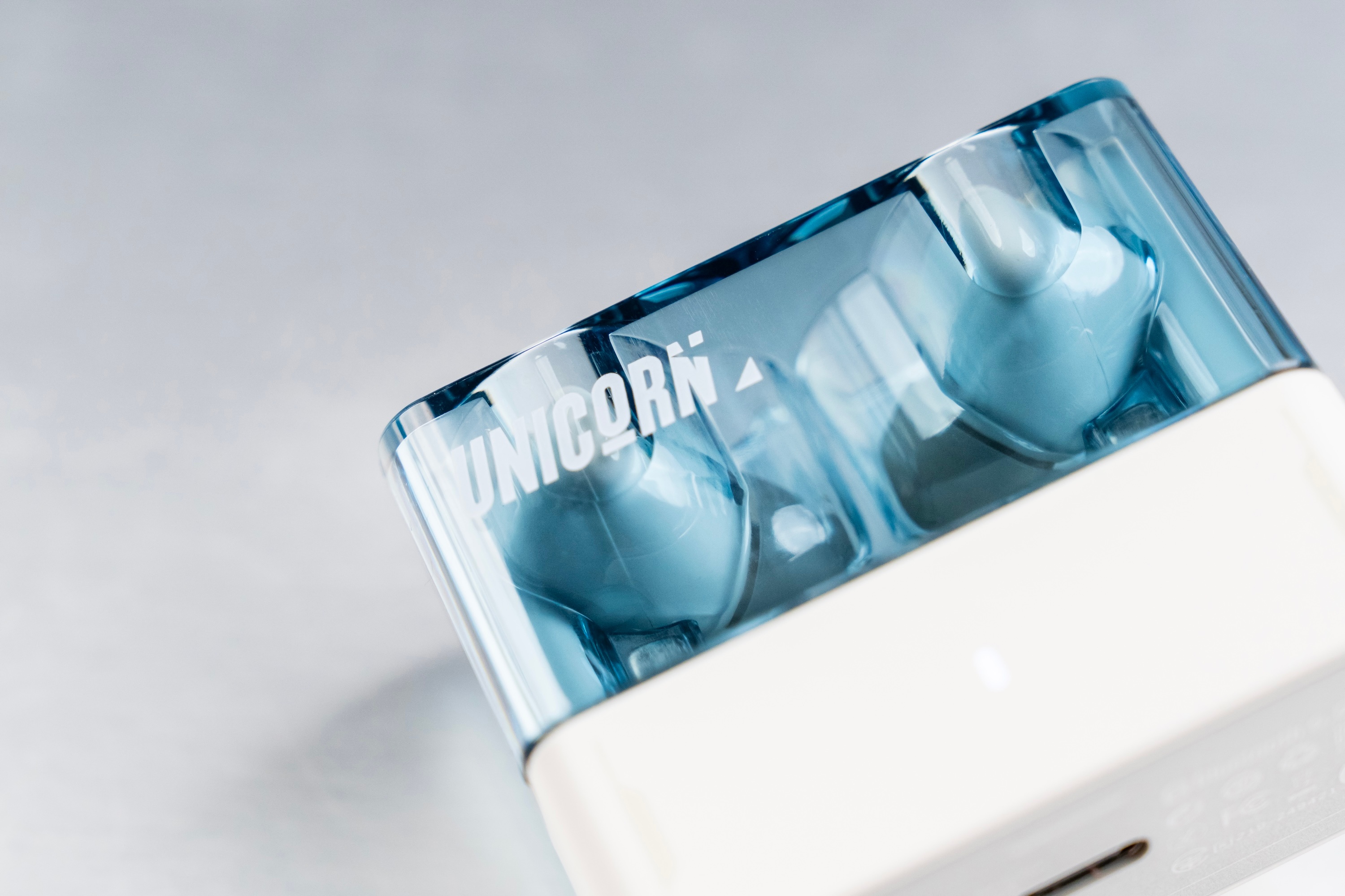 这次 PANDAER 和水月雨联名的这款「太空漫游2降噪耳机」真的让我有点惊喜。