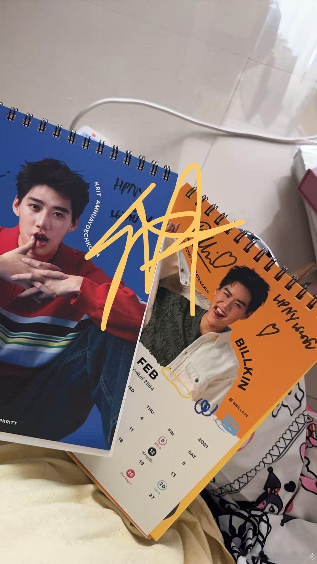 天，我还有这这么古早的周边，og之前的阿塔潘和最开始的呆妞（bkpp 的签名年历