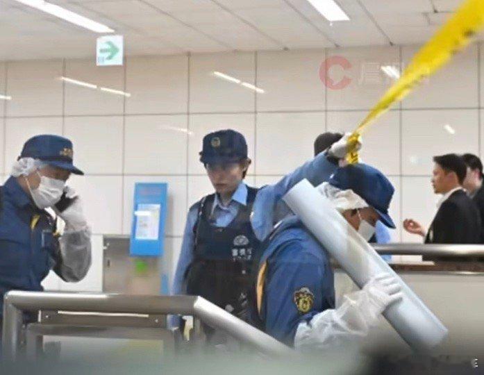 日本地铁出现随机杀人事件地铁不安检，下次再来个带汽油什么的更恐怖[摊手] ​​​