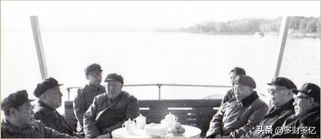 1974年，落魄将军王平在武汉换车，司令员杨得志大怒：绑过来！27年前他挡住国军