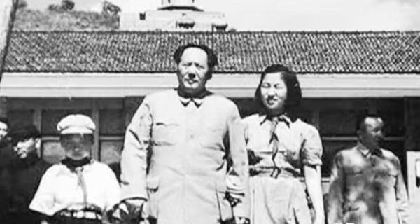 1972年李讷生娃后写信请求爸爸接济8000元，毛主席看罢来信后，心痛不已，指示