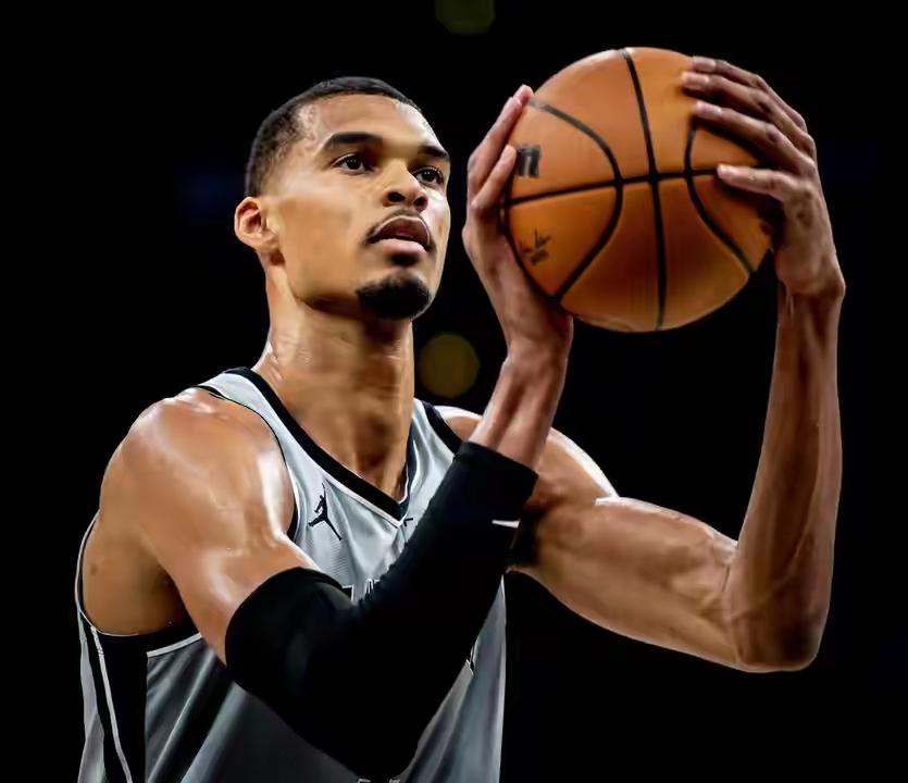 出场时间29分钟
41分18篮板3助3帽
这是文班亚马的数据
简直太逆天
盖帽看