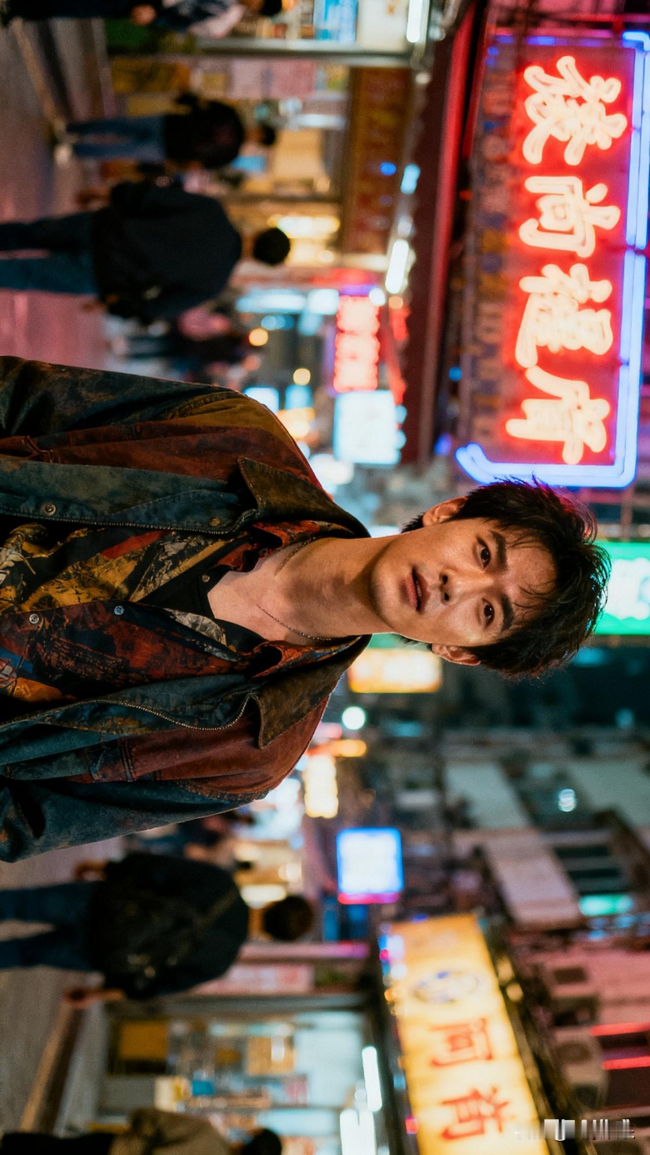 抖音上自然美女占比还真不好说。现在刷抖音，满屏都是美女视频，男人手机里八成以上都