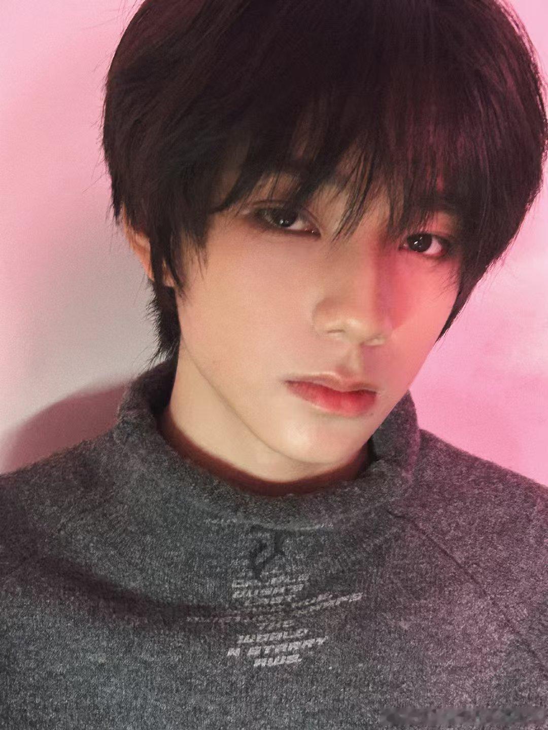 王橹杰阴湿感自拍照王橹杰自拍阴湿感 啊啊啊啊啊啊 