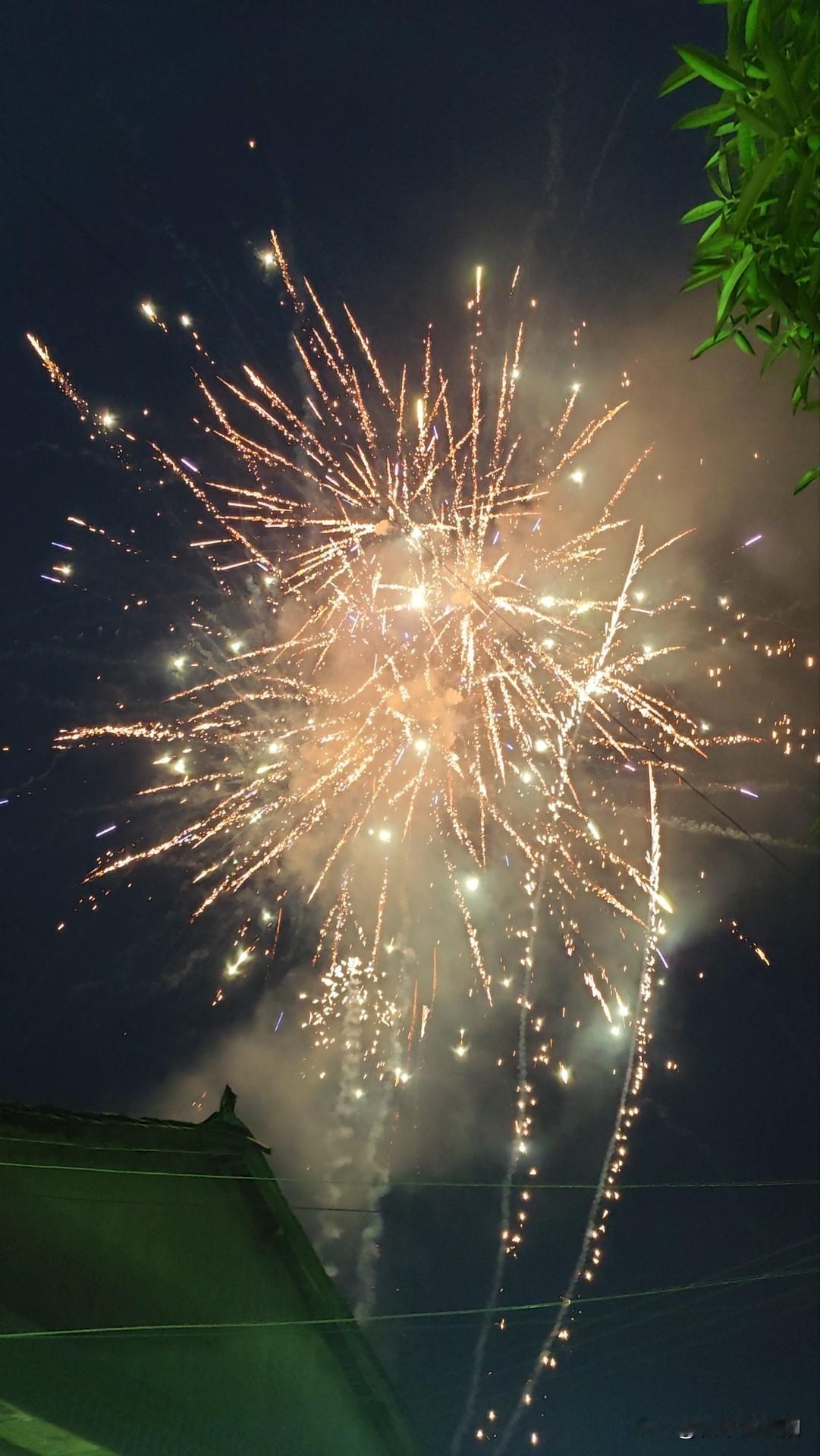 身边好多姐妹嫁人前纠结：选人品好的还是家境优的？我这话放这——人品才是婚姻的“定