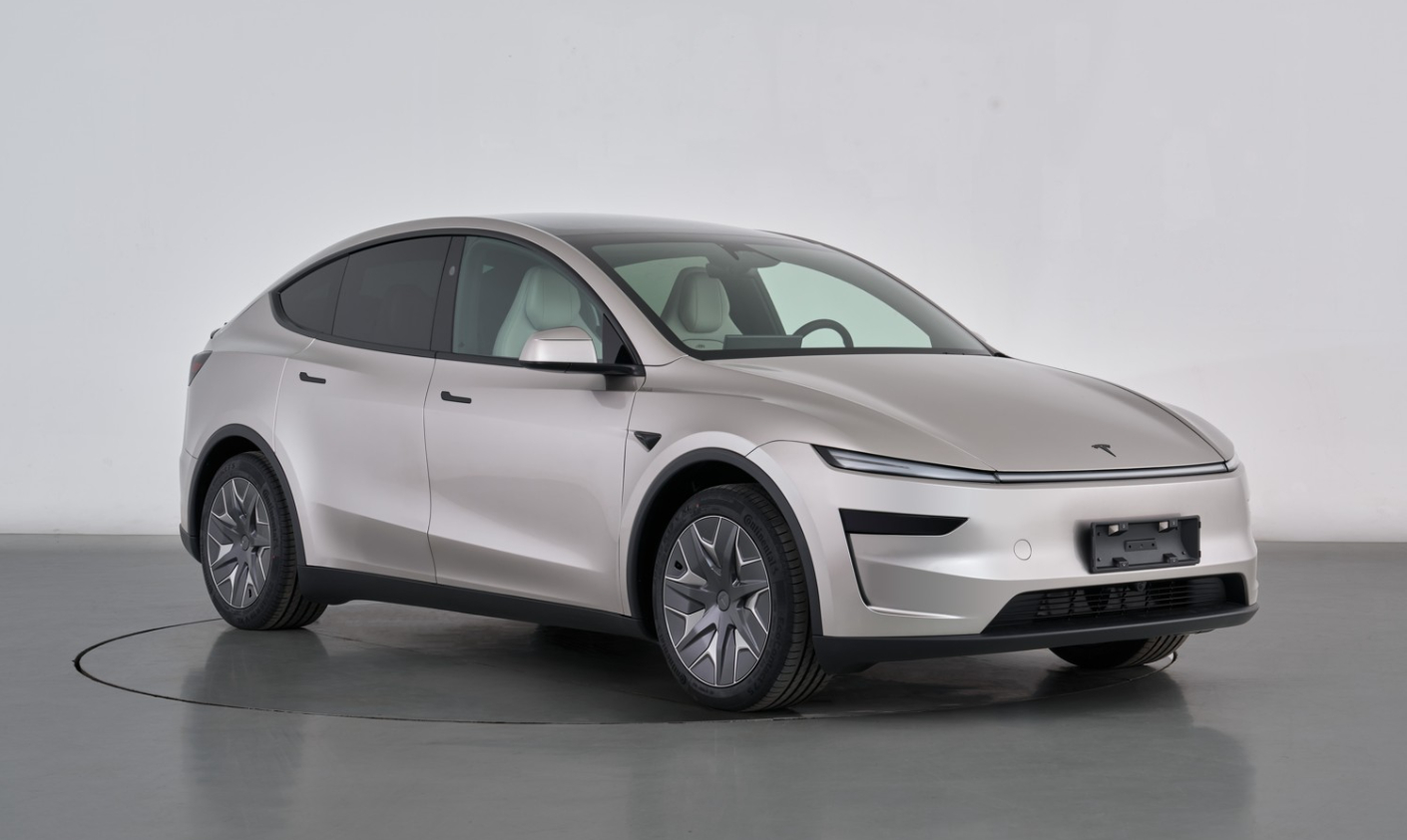 全新特斯拉Model Y L的实车被曝光采用2+2+2的6座布局将于今年的秋季正