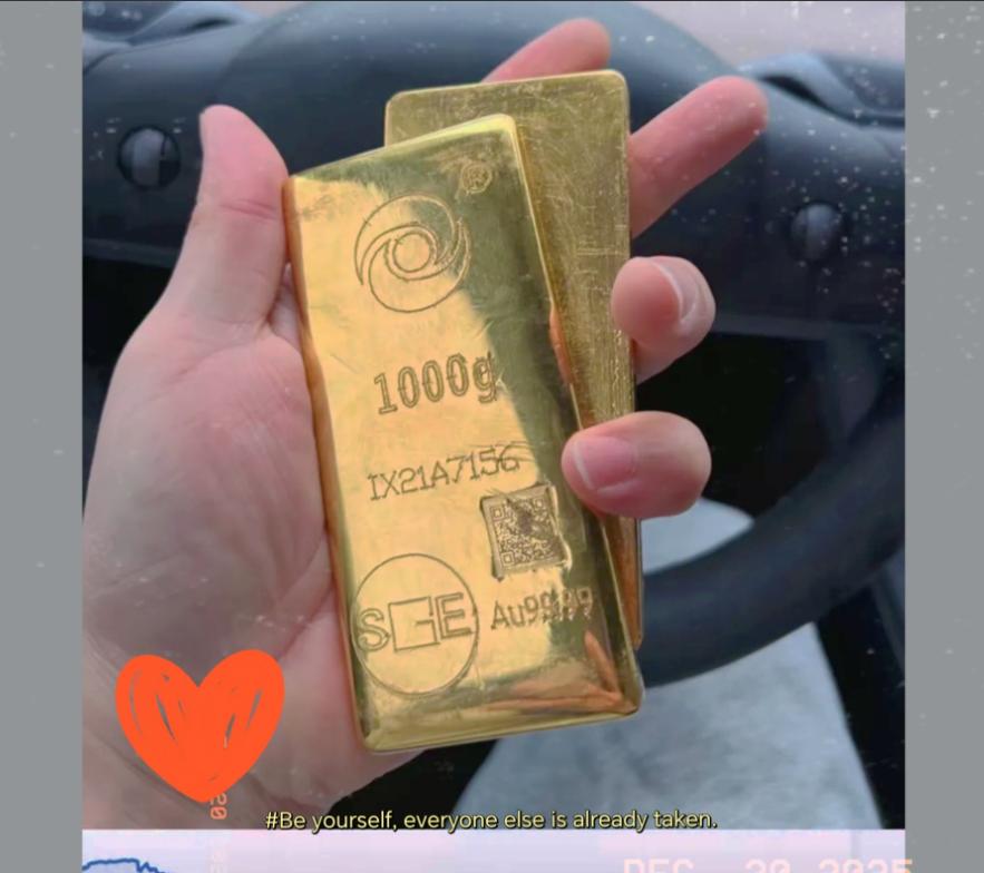 黄金暴跌，

一夜亏十万，

现在抄底还是跑路？

昨晚还在吹金价要上1500的