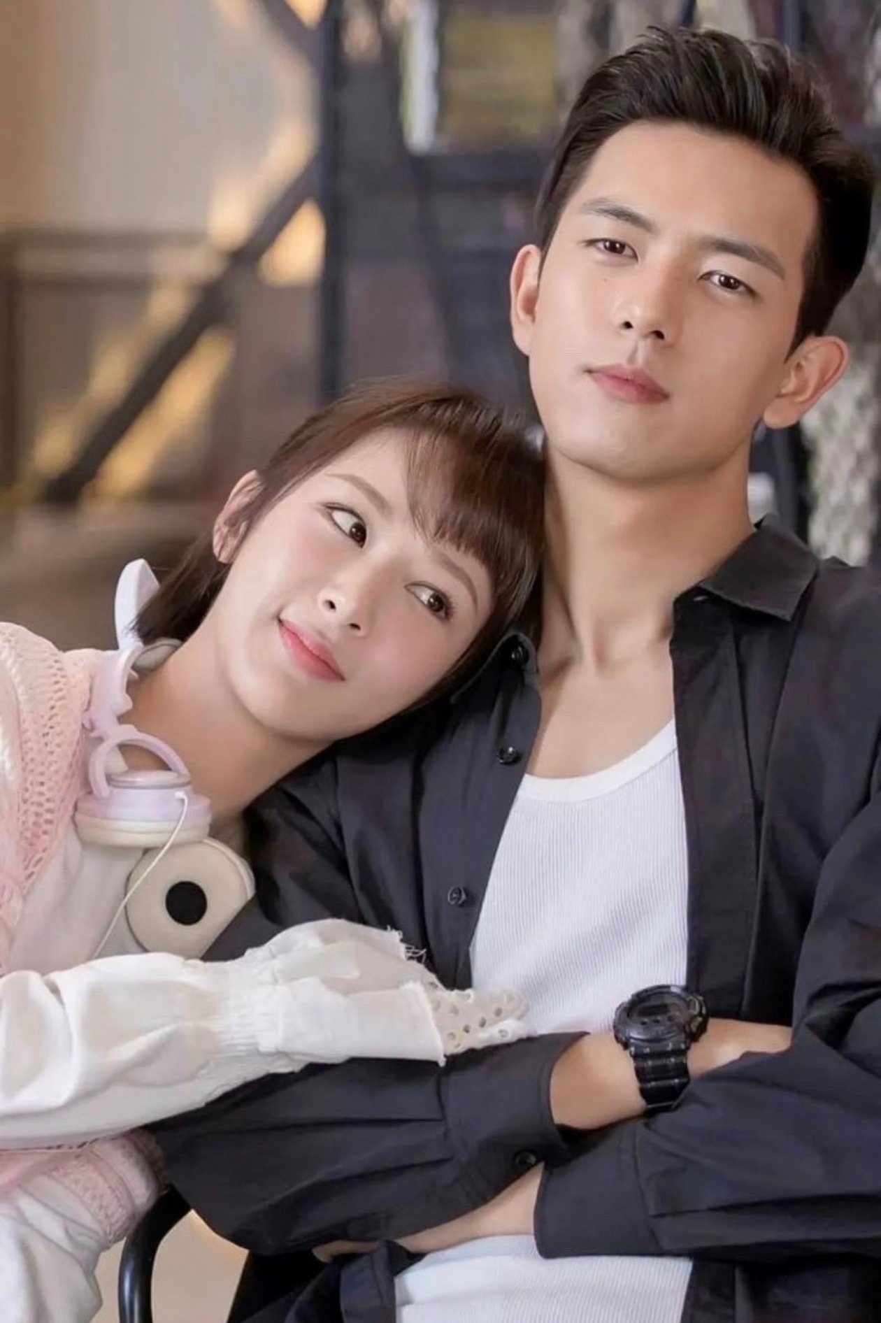 李现对白菊的支持和关心李现对杨紫的支持和关心李现曾包场杨紫的《生命树》还在微博评