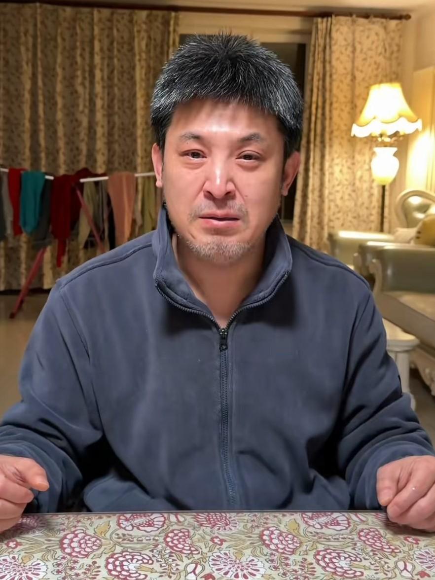 小品演员孙涛真的哭了！刚刚孙涛发视频表示：我把我的直播回放看了几遍，我根本就没有