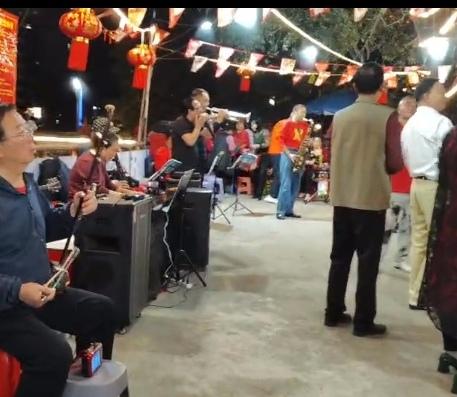 理性看待康养“临时夫妻”：
情非得已，亦需守住底线
 
我在旅居时遇见了一些零食