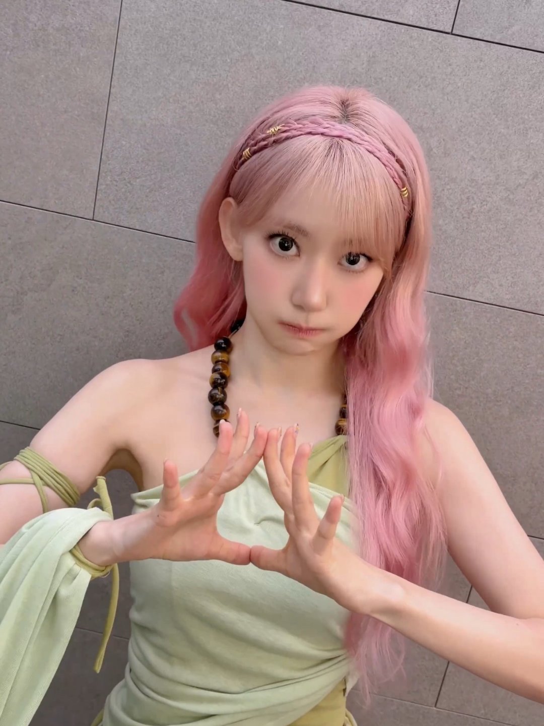 宮脇咲良可是我女神完全是天使呀 来欣赏不同造型的粉发 