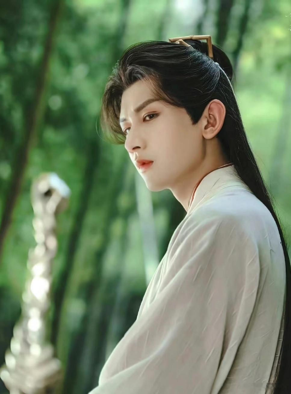 莲花楼长尾效应cy成毅 成毅始终保持着谦逊的姿态，在演员的道路上稳步前行，莲花楼