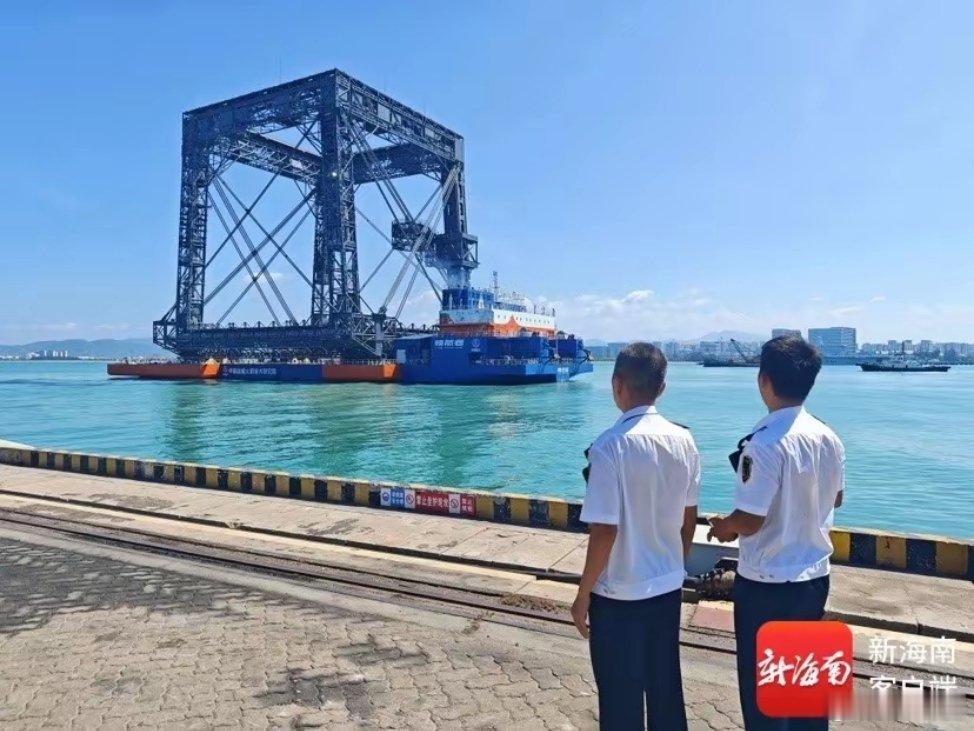 我国首艘火箭网系回收船舶国内首艘2.5万吨级火箭网系回收船“领航者”号正式靠泊三