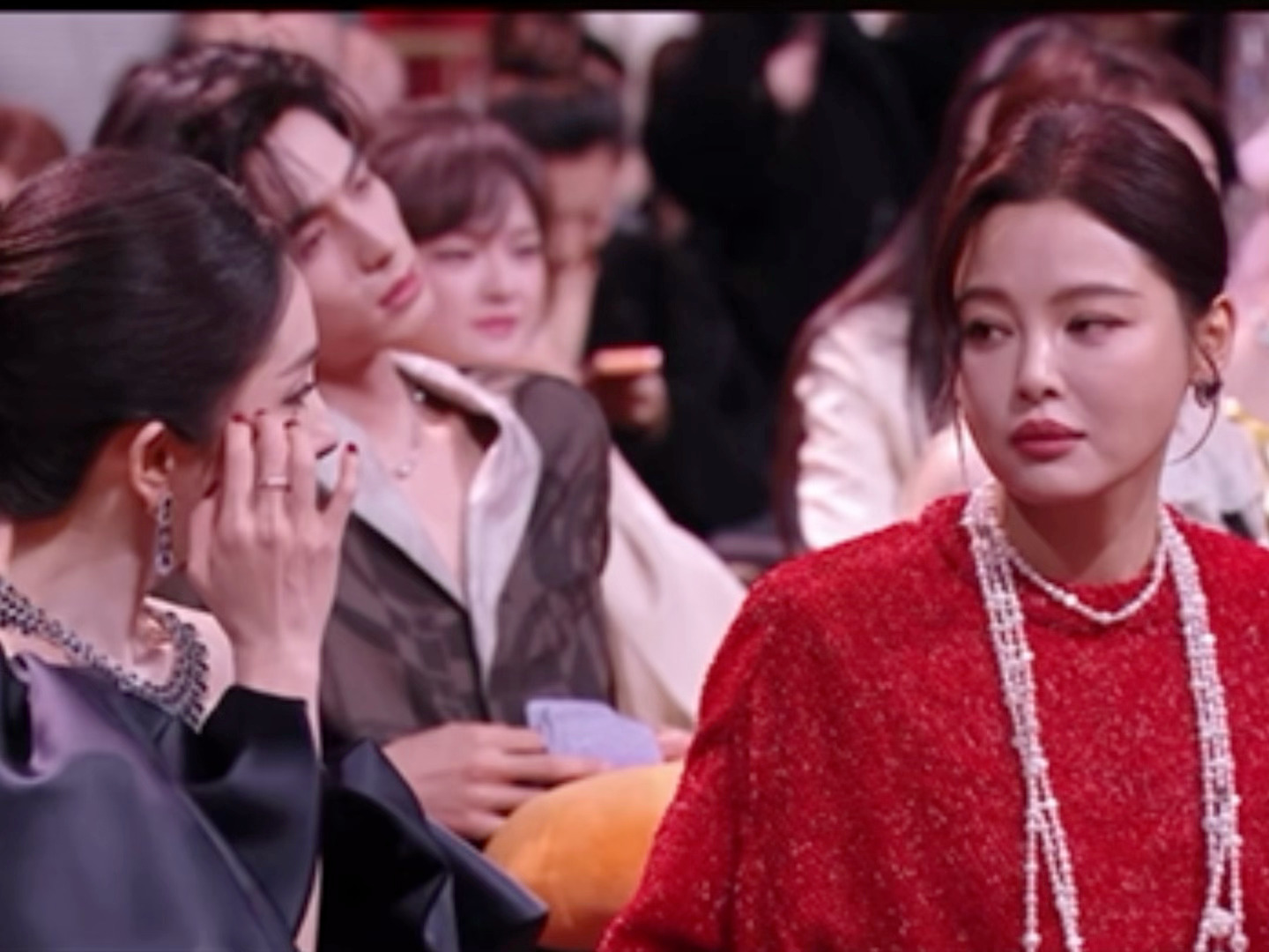 杨幂辛芷蕾聊啥呢我也想听！！！杨幂辛芷蕾聊啥呢