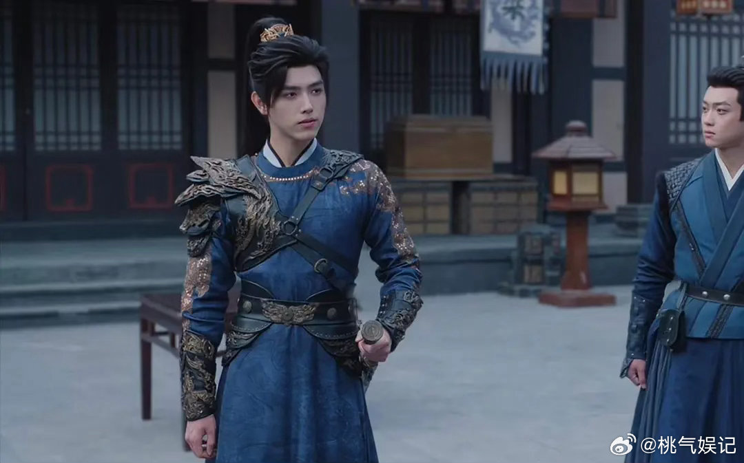 是阿瑟胖了吧。 