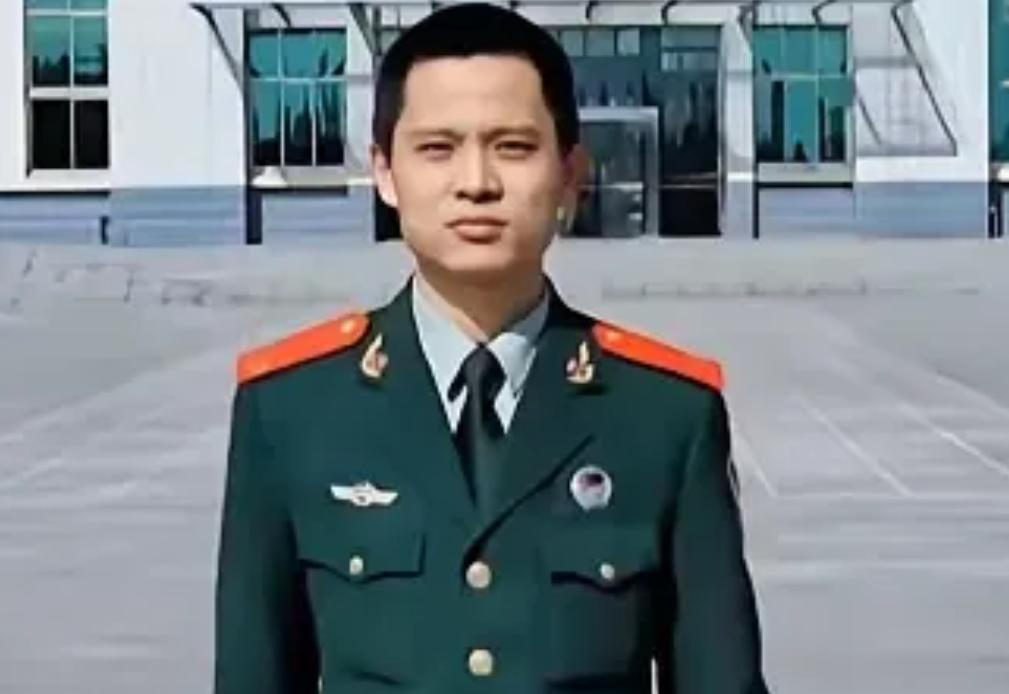 多么讽刺！2011年，年仅22岁的武警战士吴艳杰，在新疆反恐一线任务中，孤身一人