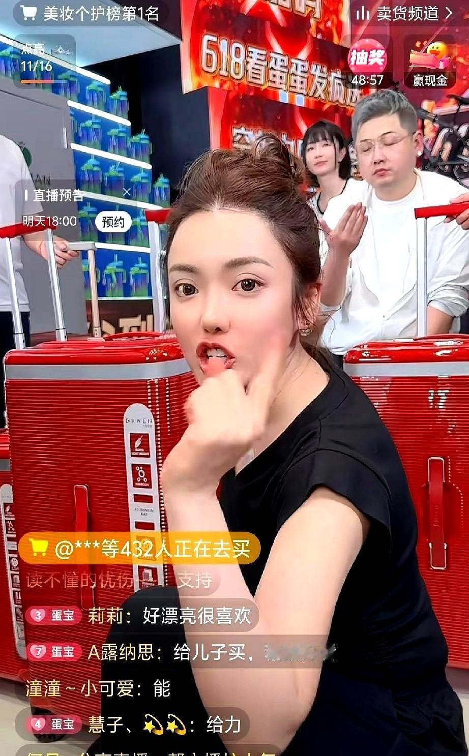 辛巴喊话“不行就下播”。

蛋蛋却悄悄又把单场干到3.2亿。

同行说只服她，其