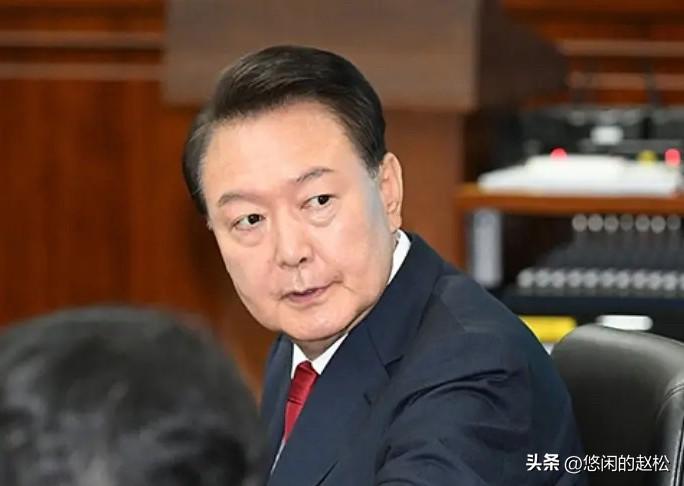 软硬兼施都未成功，今天逮捕尹锡悦宣告失败！
检察官试图说服尹锡悦主动走出拘留室接