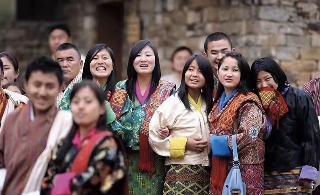 唯一不与中国建交的邻国，首都离中国仅45公里，曾实行一妻多夫
站在西藏边境的观景