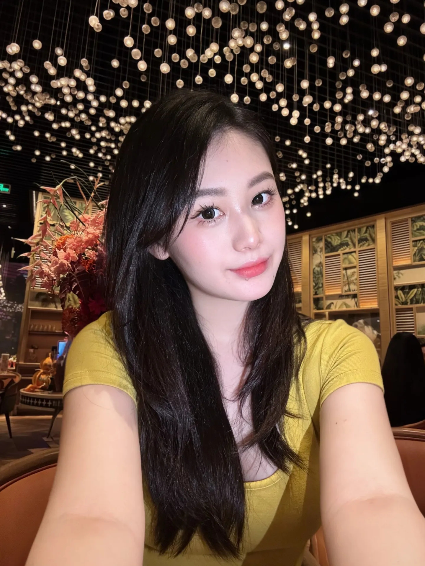 城市的风景再热闹，也没我眼里的光好看。 
