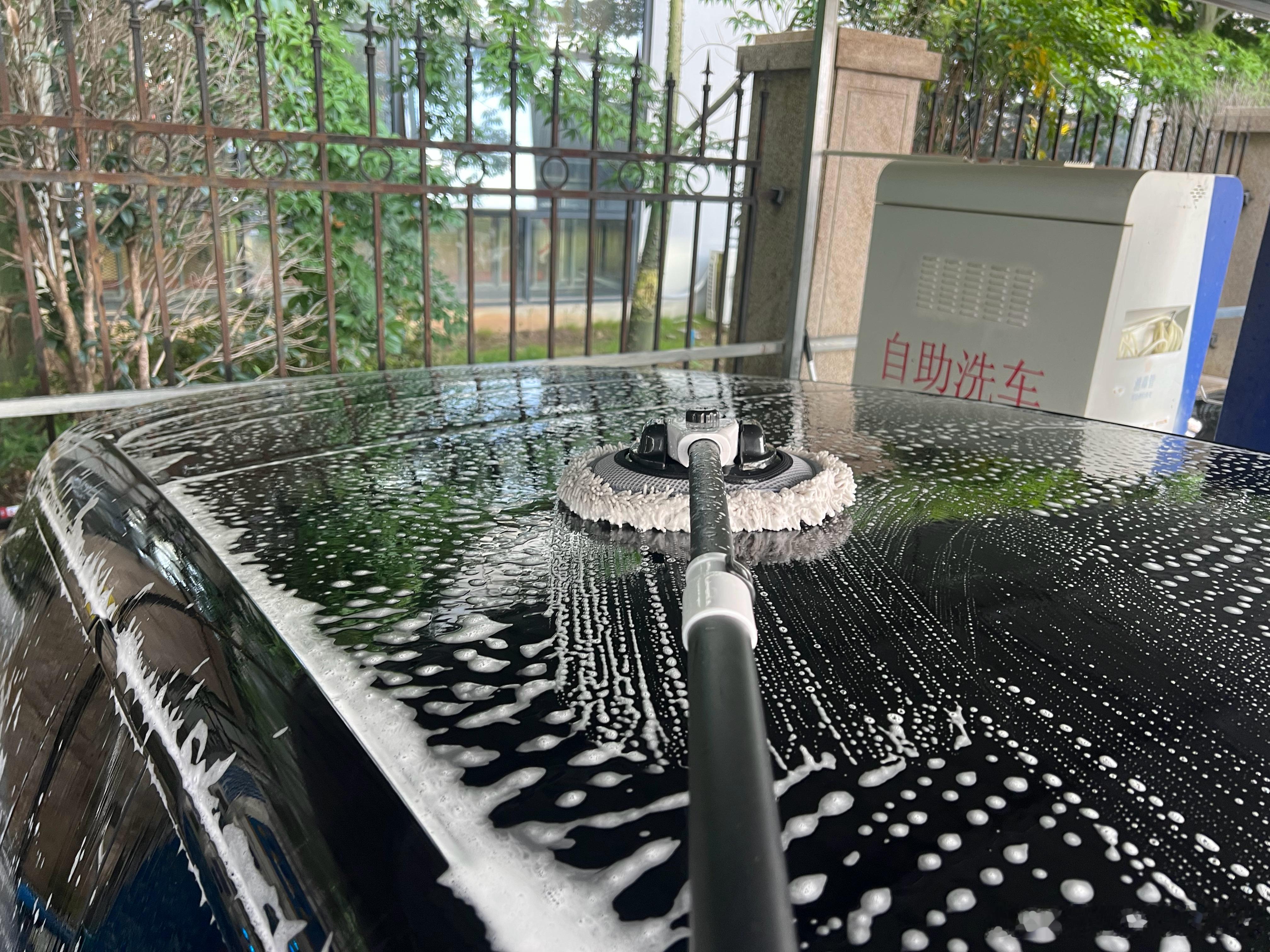 洗车还得是拖把好用省时省力 