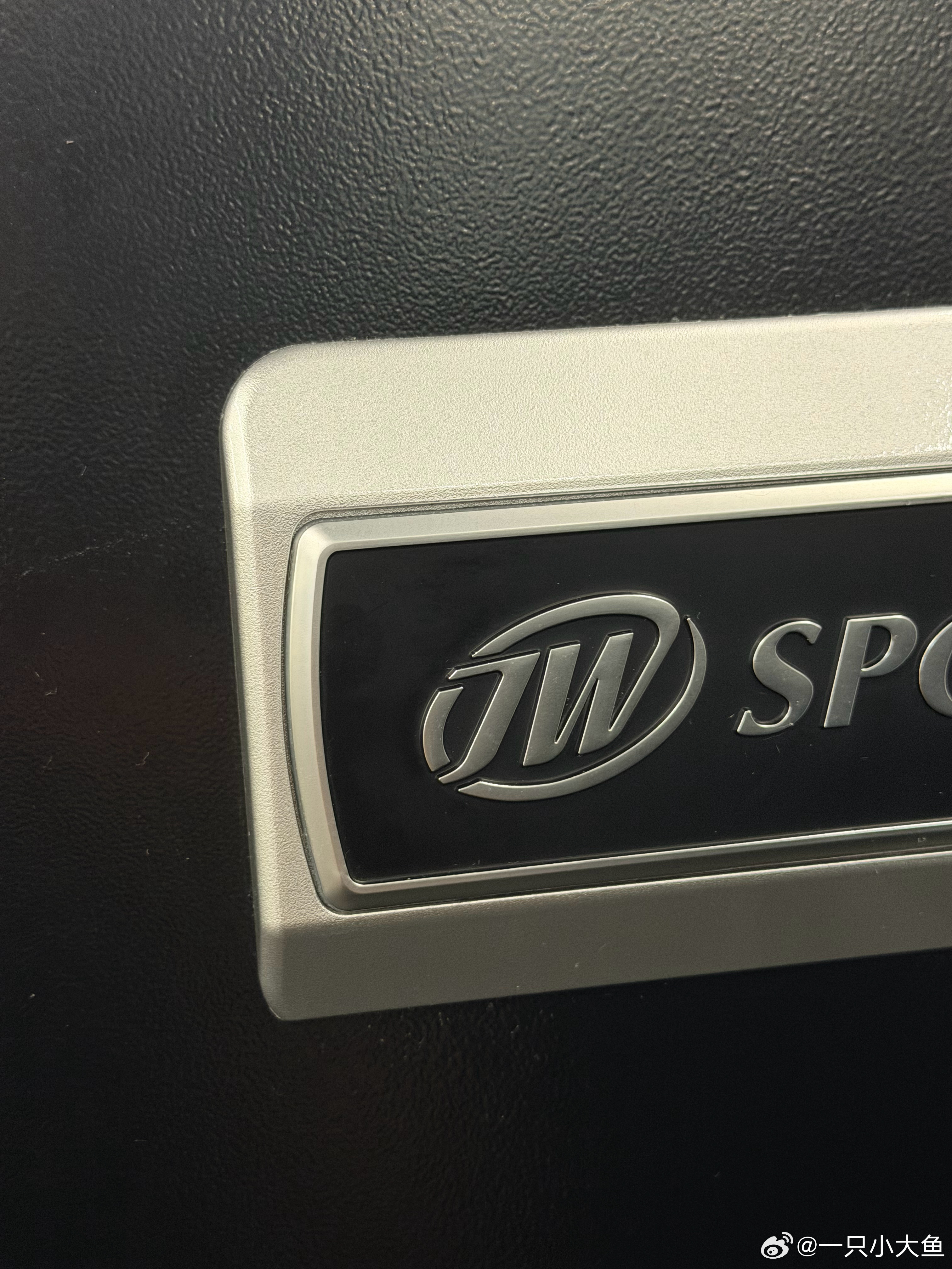 看到JW 就能想到王嘉尔 