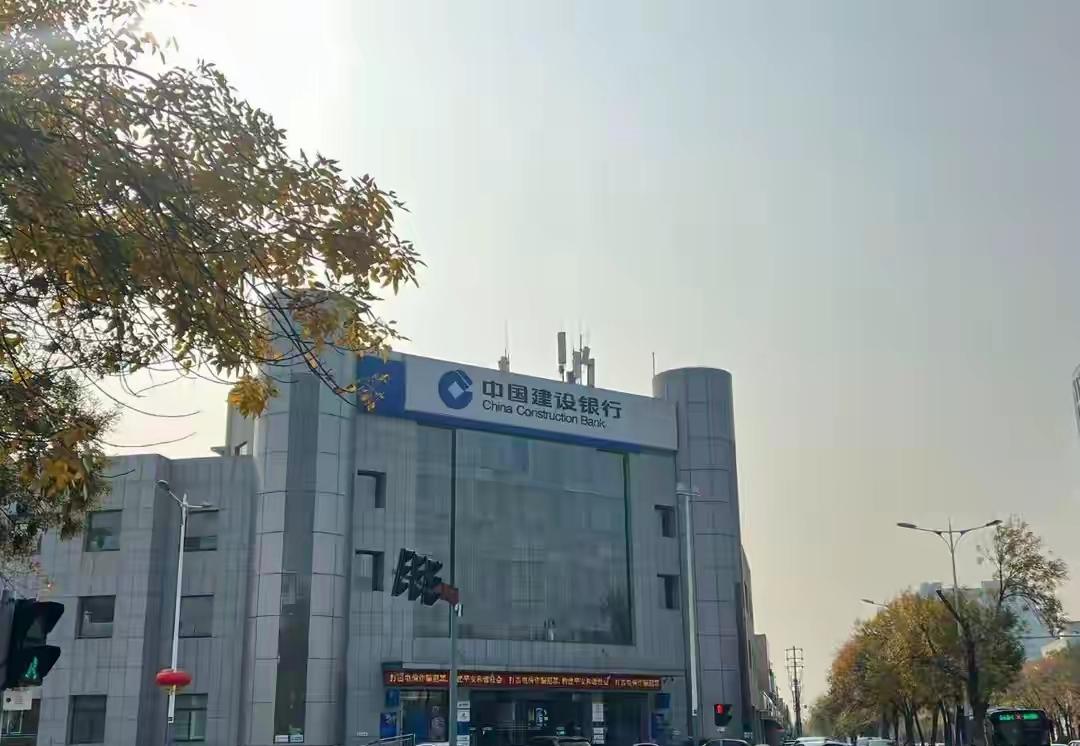 为这个较真的律师点赞，老百姓苦银行太久了，打着为你好的大旗，干的是刁难老百姓的恶