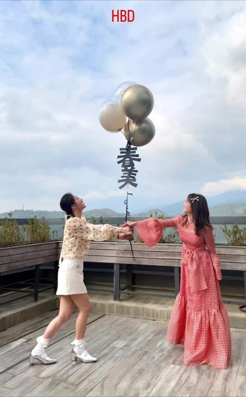 蔡依林一家为妈妈庆70大寿  蔡依林为妈妈庆70大寿  蔡依林为妈妈庆70大寿，