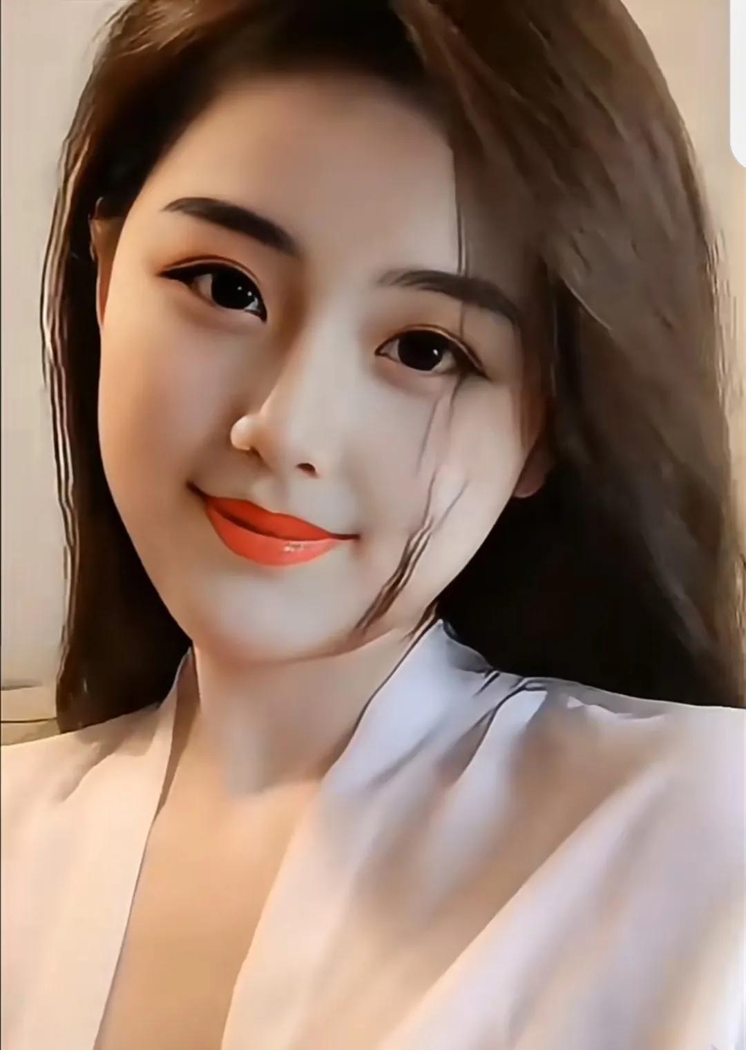 端庄娴熟的美女，以她独特的魅力，成为了众人眼中的一道亮丽风景，让人难以忘怀#风姿