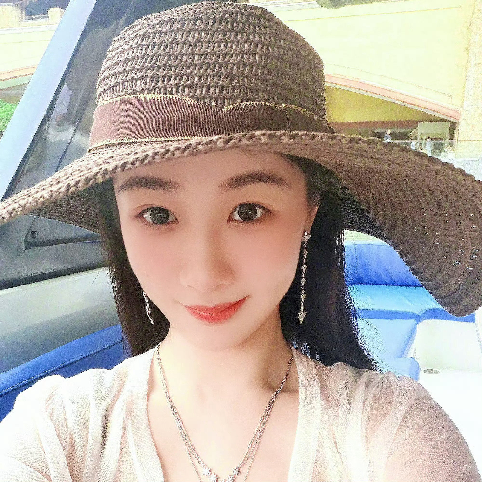 杨紫玉兰花开君再来 💜杨紫董竹君 你的眼神再温柔一点吧 月亮会融化的 我也会。