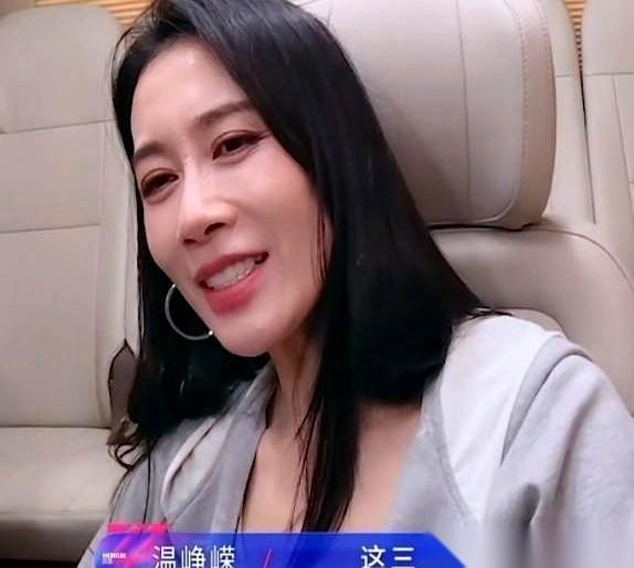 “倒数”这俩字，像钢针一样，扎在温峥嵘心口。儿子那句“你考了倒数，凭什么说我”，