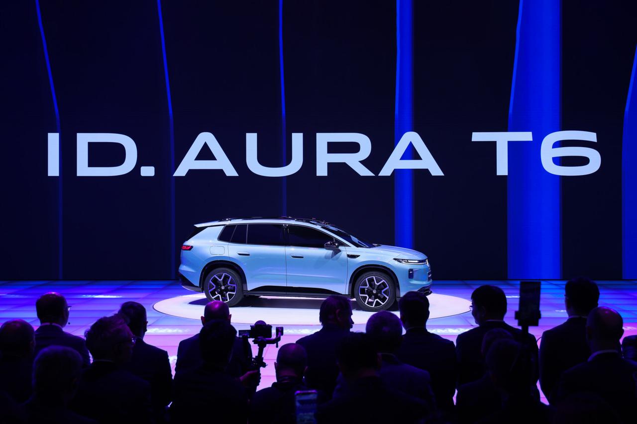 2026年北京车展上，一汽-大众全新纯电中型SUV——ID. AURA T6以颠