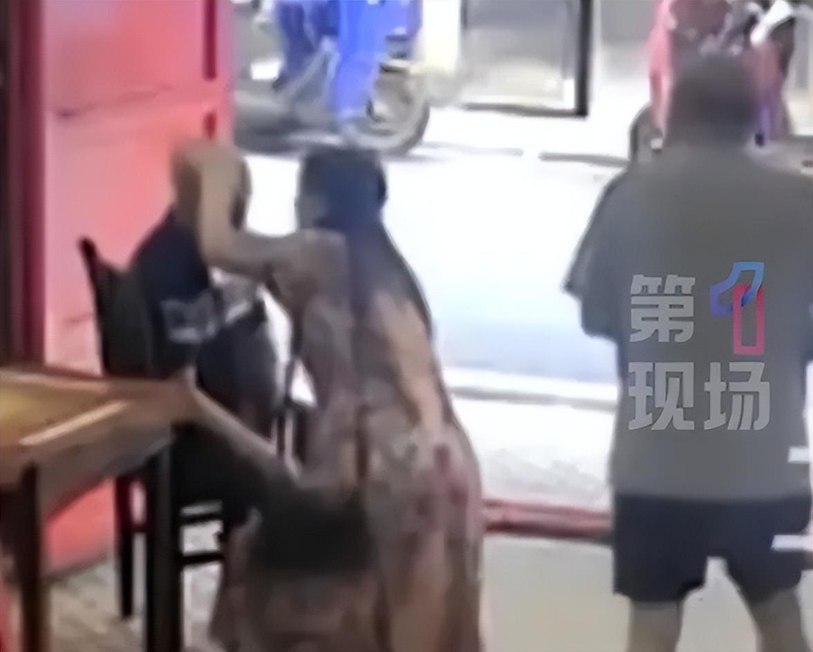 【帮扶老人反赔1.9万，世道变坏，就是从是非不分开始的】
这几天，湖南衡阳发生了