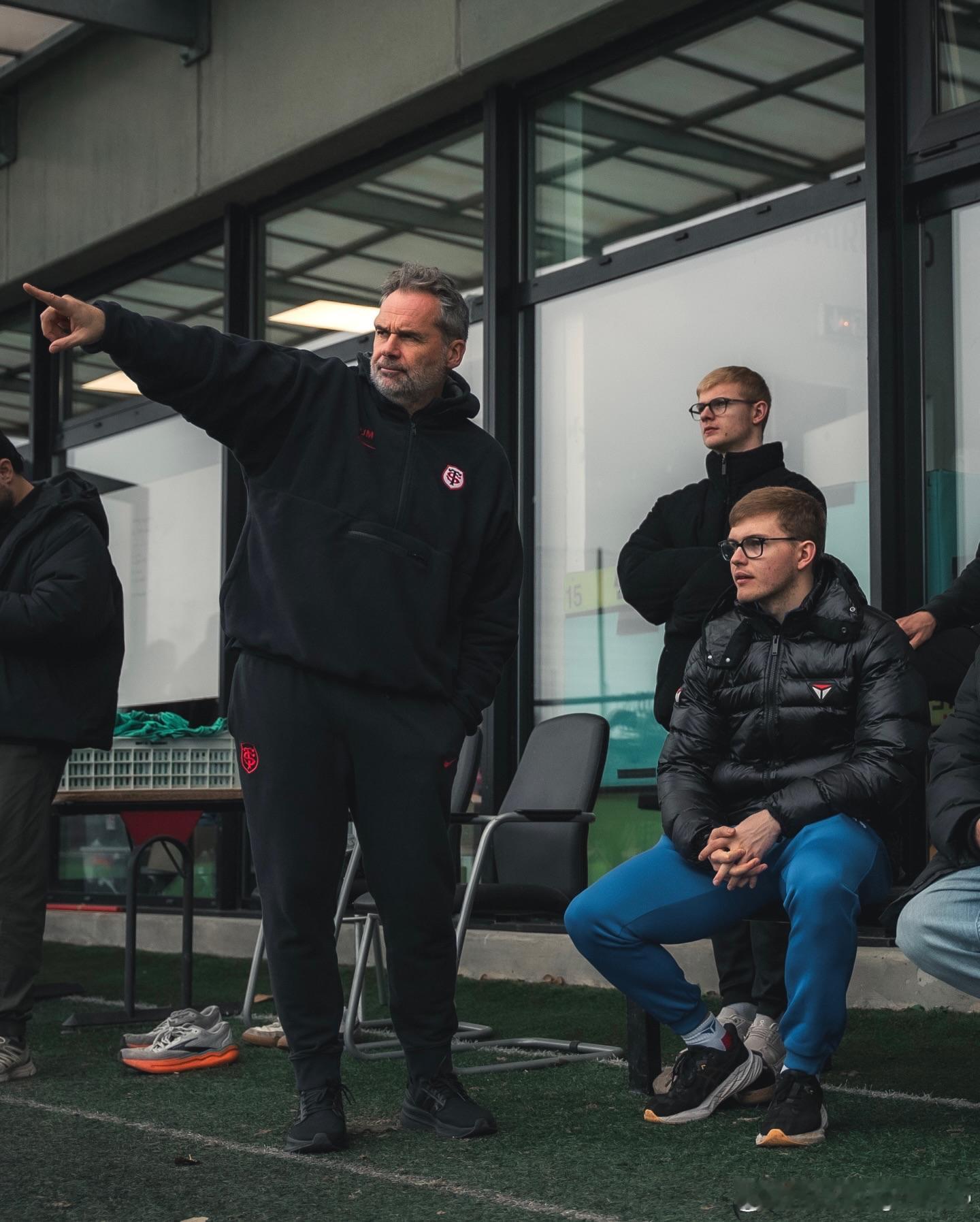 勒布伦兄弟造访图卢兹橄榄球俱乐部 与俱乐部球员和技术团队交流经验并打球互动🏈?