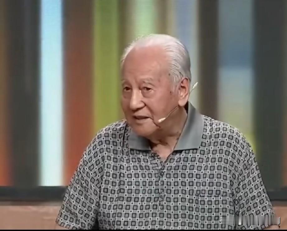 隐姓埋名三十年，甘做沉默的砥柱。黄旭华院士以身许国，为中国核潜艇事业奉献一生，是