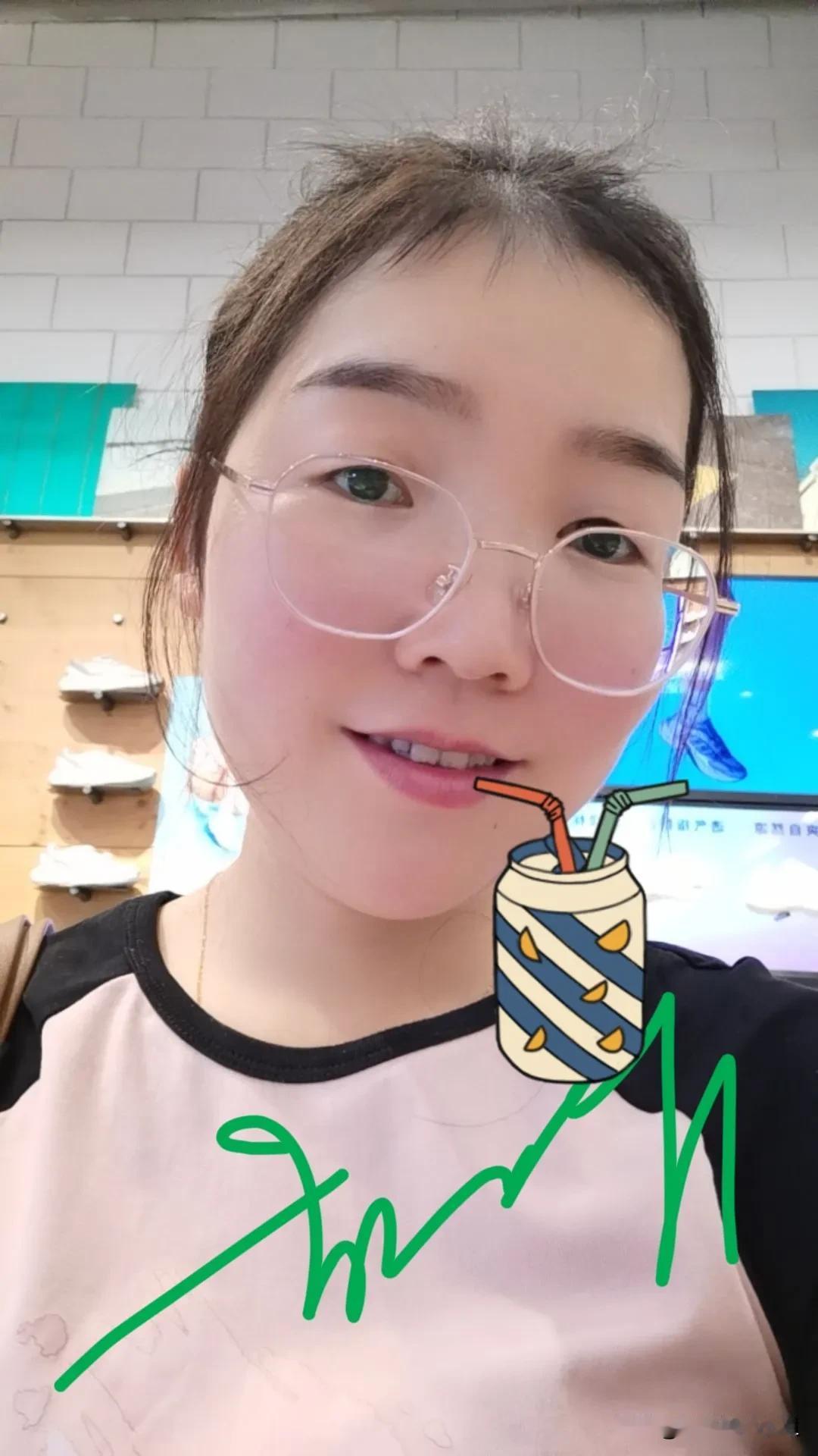 都说女生一定要多打扮自己，因为只有你把自己打扮得漂亮了、干净了，你的精气神才会显