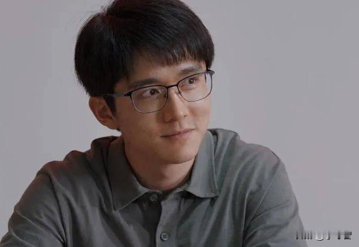 其实放眼娱乐圈影视圈，小鲜肉演员很多，除了一些练习生爱豆顶流文化知识学历不高不适