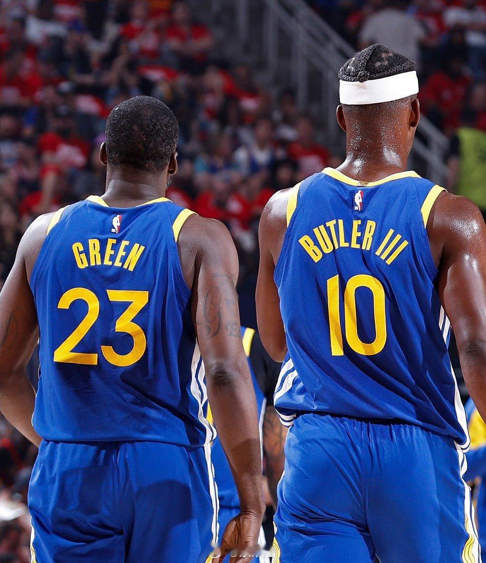 TA记者萨姆·阿米克报道，勇士拒绝交易格林和巴特勒，这让他们在交易要匹配高薪球员