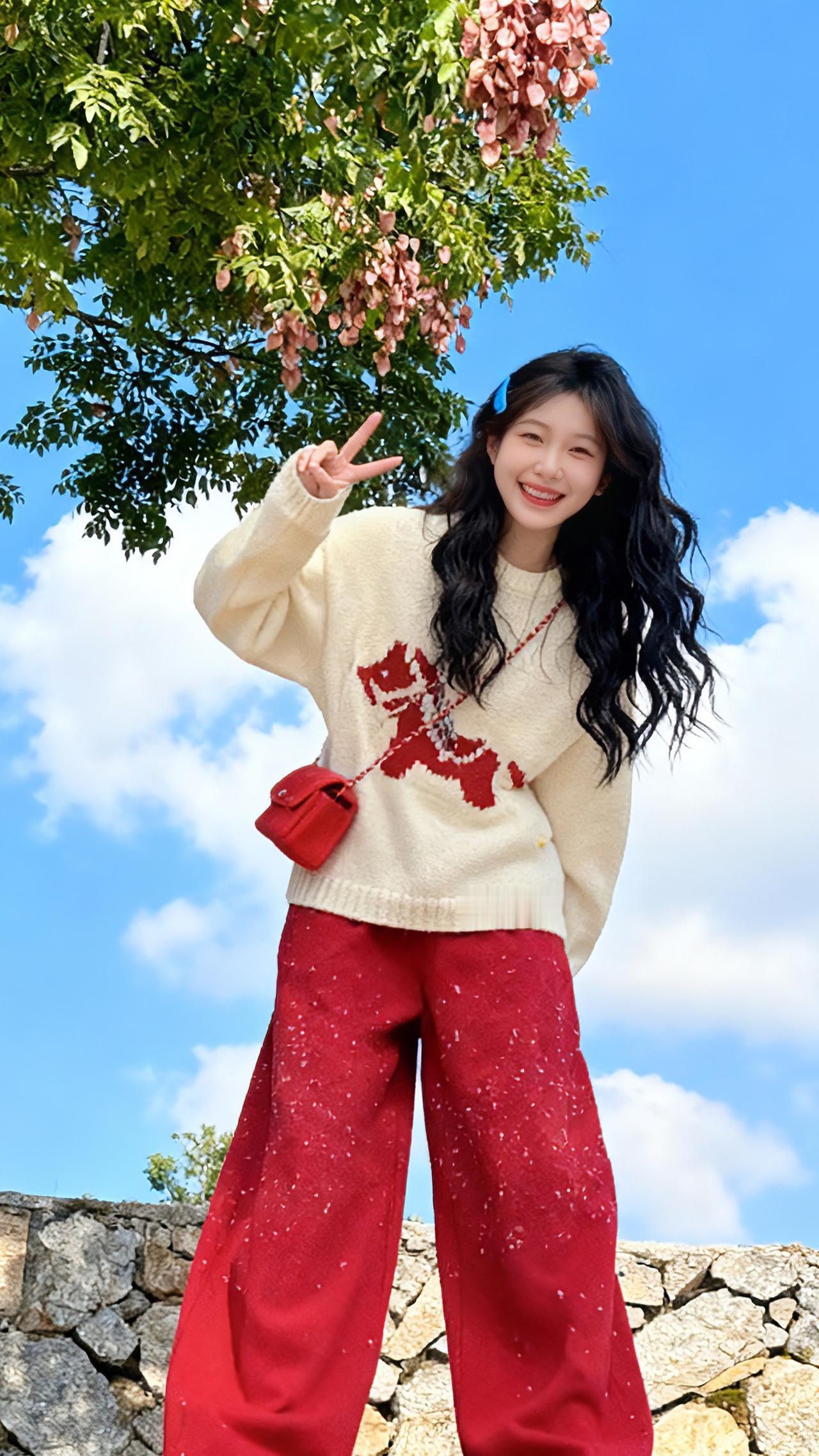 ✨ 新年红运套装｜被追问N次的元气氛围感穿搭 ✨

软fufu的米白毛衣+bli