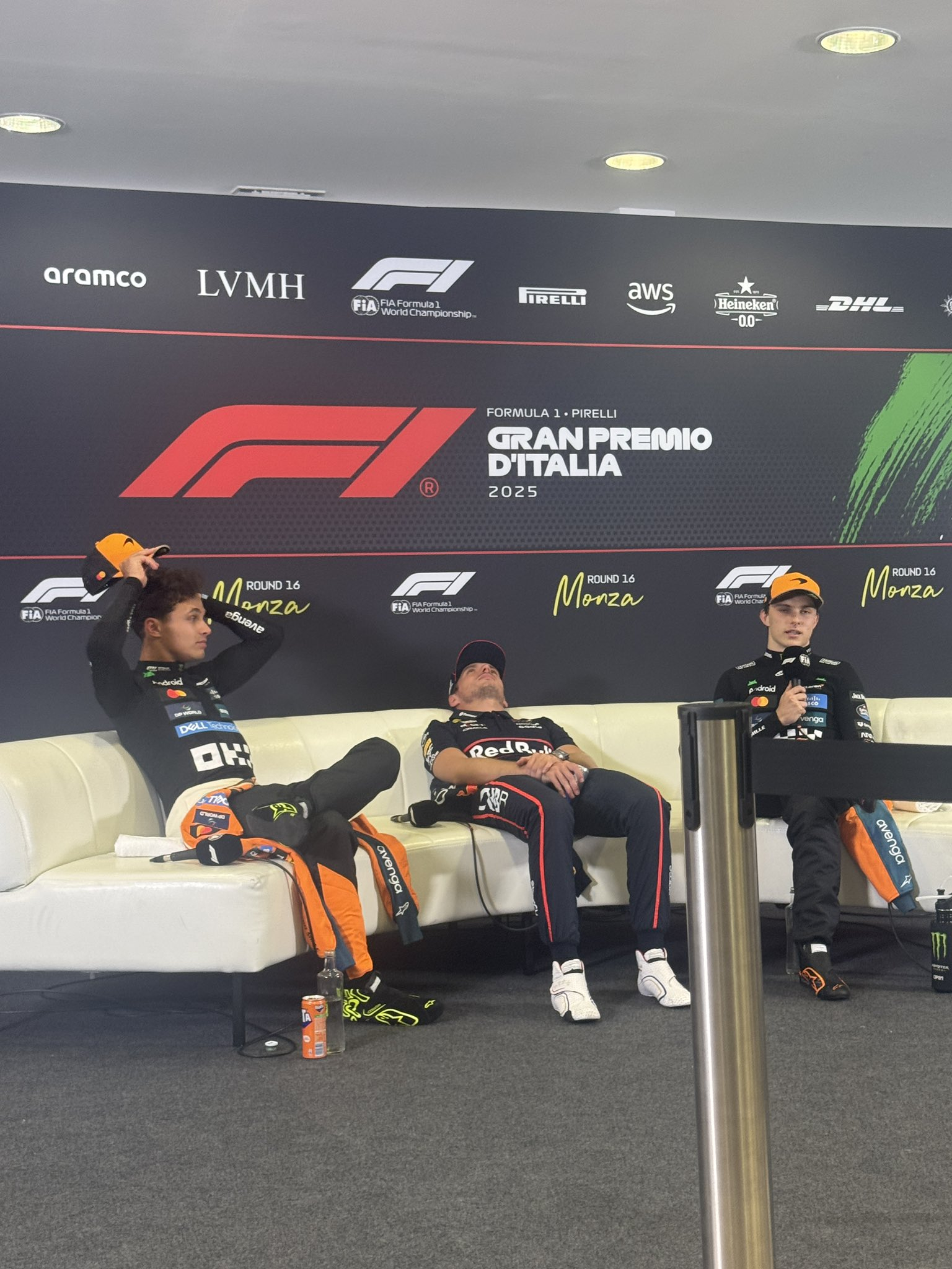 维斯塔潘：先睡了，你们聊[doge]F12025F1意大利大奖赛 ​​​