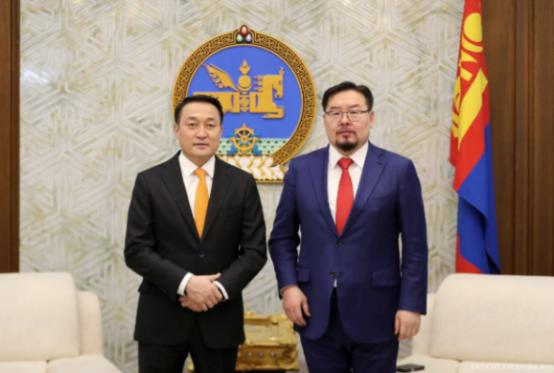 蒙古政坛二三号人物“同归于尽”，总统被迫出手否决国会决议，亲美派与亲华派已斗成一