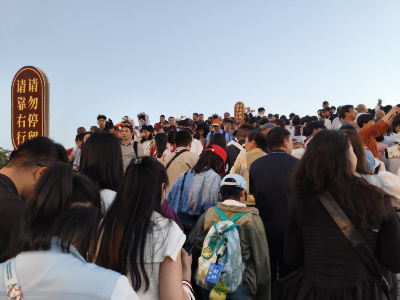 我去了开封万岁山武侠城，清明上河园，感觉和你一样。以后节假日可不出去了。